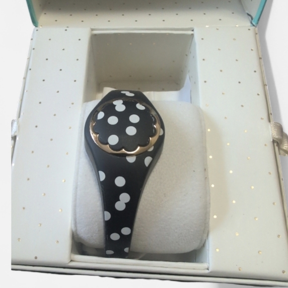 Kate Spade New York black and white dot scallop activity tracker in Box - Picture 2 of 4